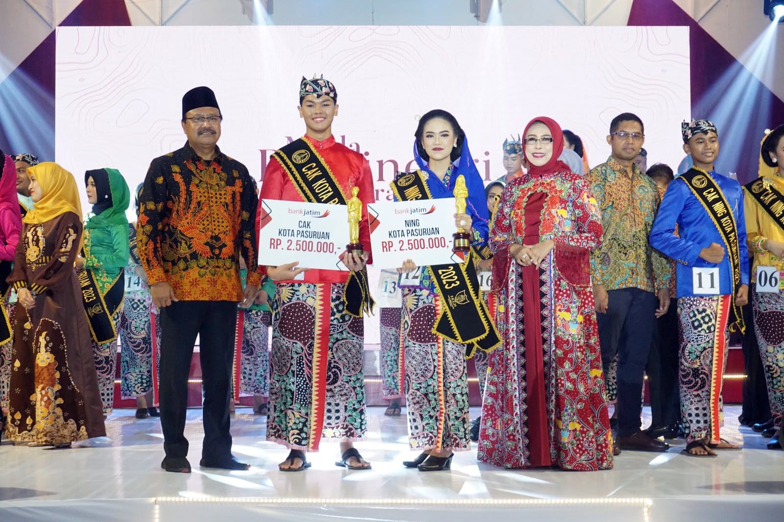 Wali Kota Pasruan Gus Ipul bersama finalis Cak dan Ning kota Pasuruan 2023.