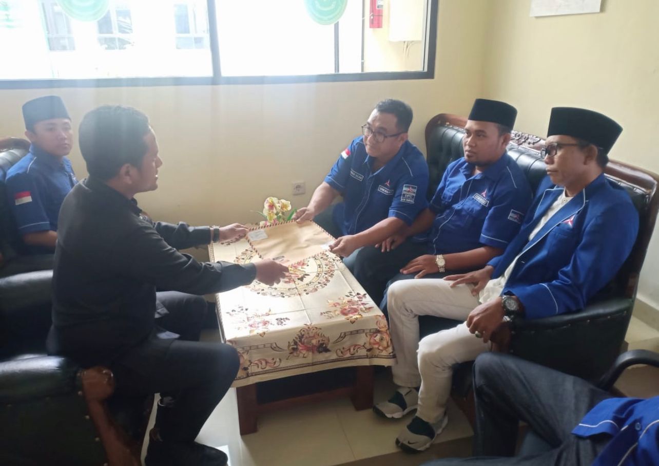 Ketua DPC Partai Demokrat Kabupaten Sampang H. Abdussalam SH meminta perlindungan hukum.
