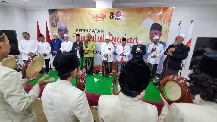 Peringatan Nuzulul Quran di Kantor DPW PKS Jatim yang dihadiri belasan ulama Nahdlatul Ulama.