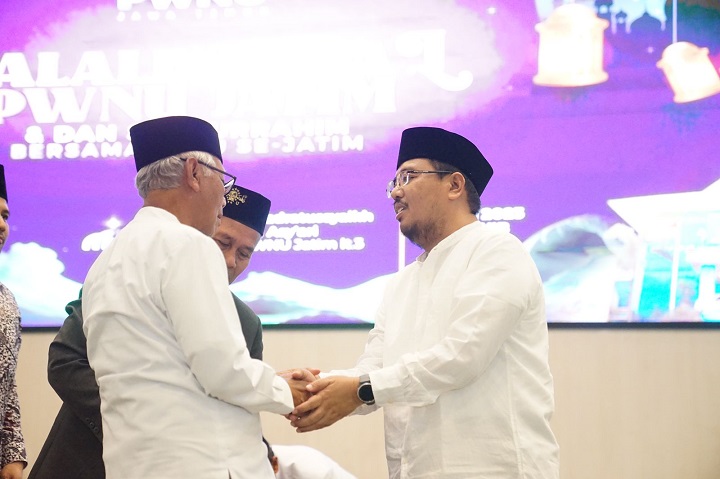Anwar Sadad dan KH Anwar Iskandar serta Ketua PWNU Jatim KH Marzuki Mustamar, kemarin.