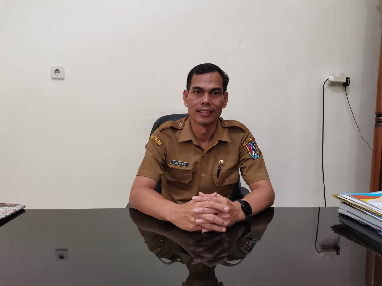 Kepala Dinas Pendidikan Kabupaten Tuban, Abdul Rahmat saat ditemui wartawan Surabaya Pagi di ruang kerjanya.