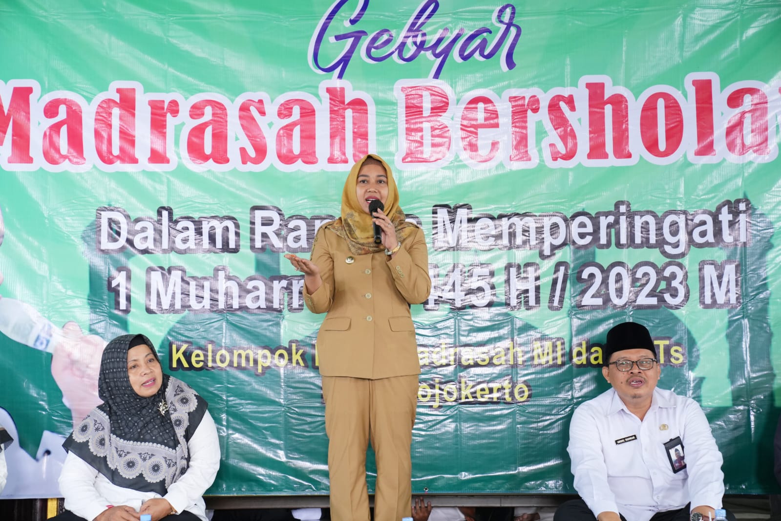 Wali Kota Mojokerto dan dewan guru memperingati tahun baru Islam di Masjid Agung Alfatah