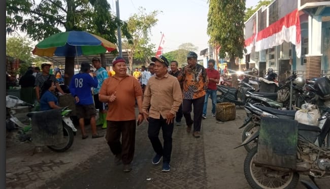Komisi C DPRD Sidoarjo meninjau langsung kondisi  depo pasar ikan di Lingkar timur, Rabu(23/8).SP/ HDK/HIK