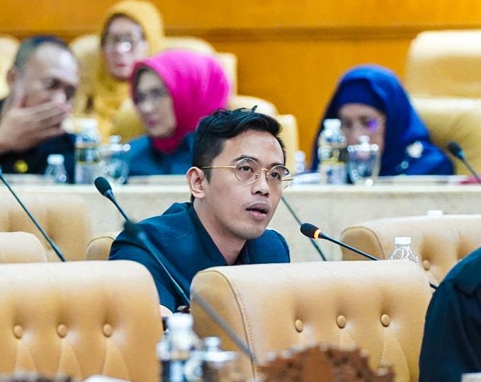 Anggota Fraksi Gerindra DPRD Jatim Aufa Zhafiri saat interupsi dalam rapat Paripurna, Senin 11/9/2023. SP/Riko Abdiono