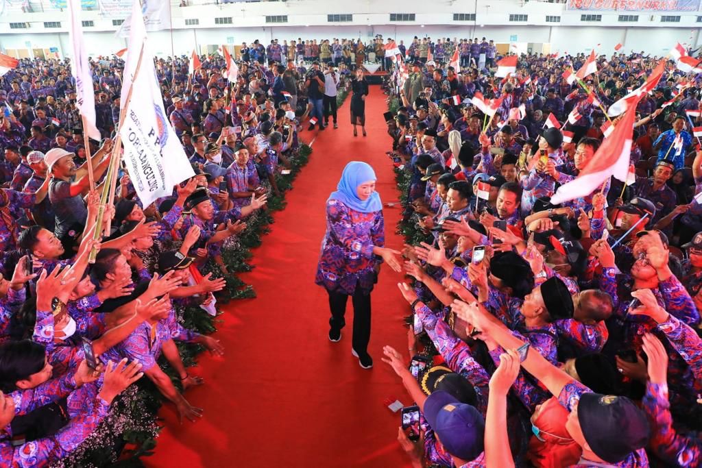 Gubernur Khofifah saat Rapat Koordinasi Perangkat Desa Pemerintah Provinsi Jawa Timur Tahun 2023 yang bertepatan dengan Hari Jadi ke-13 PPDI Jatim di JX International Surabaya, Selasa (19/12). SP/ARIF