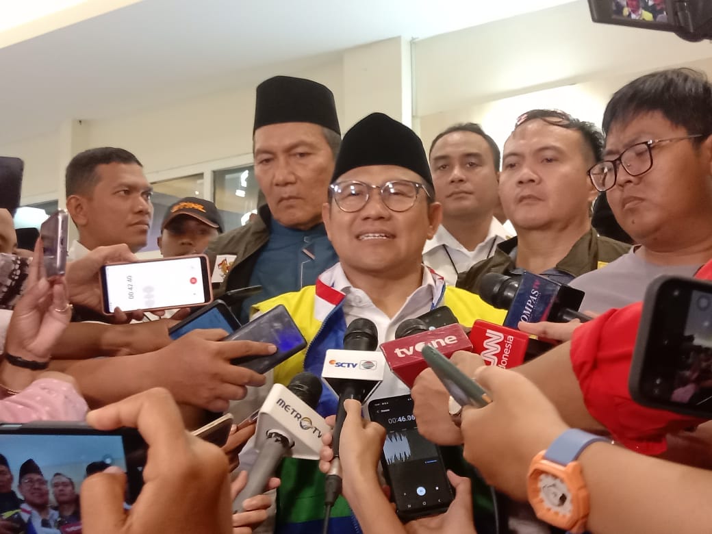 Cak Imin kepada wartawan usai acara Konsolidasi Jaringan dan Sumber Daya TPES-50 yang diadakan Seknas KIB (Kuning, Ijo, Biru) di Gedung Juang 45 Surabaya, Jumat (12/1/2024). SP/Aini