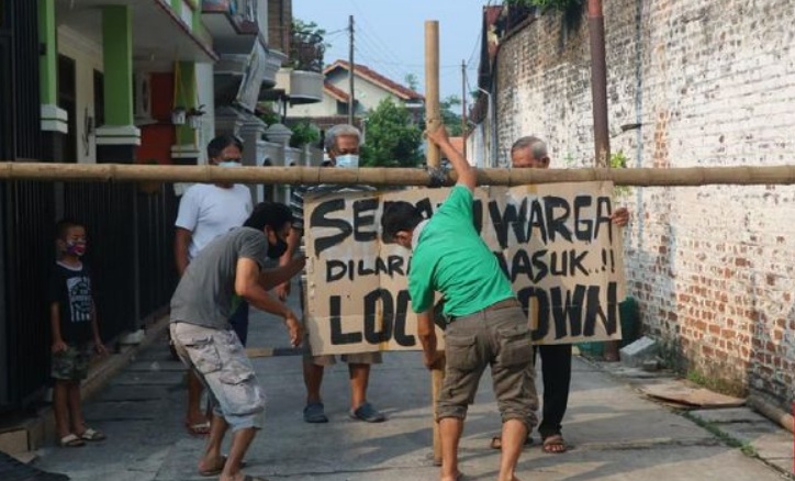 Sebanyak 19 dari 38 kabupaten/kota di provinsi Jatim berstatus zona merah . SP/CNI/Damar Sinuko