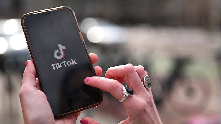 Aplikasi Media Sosial TikTok Saring Konten Menyesatkan.