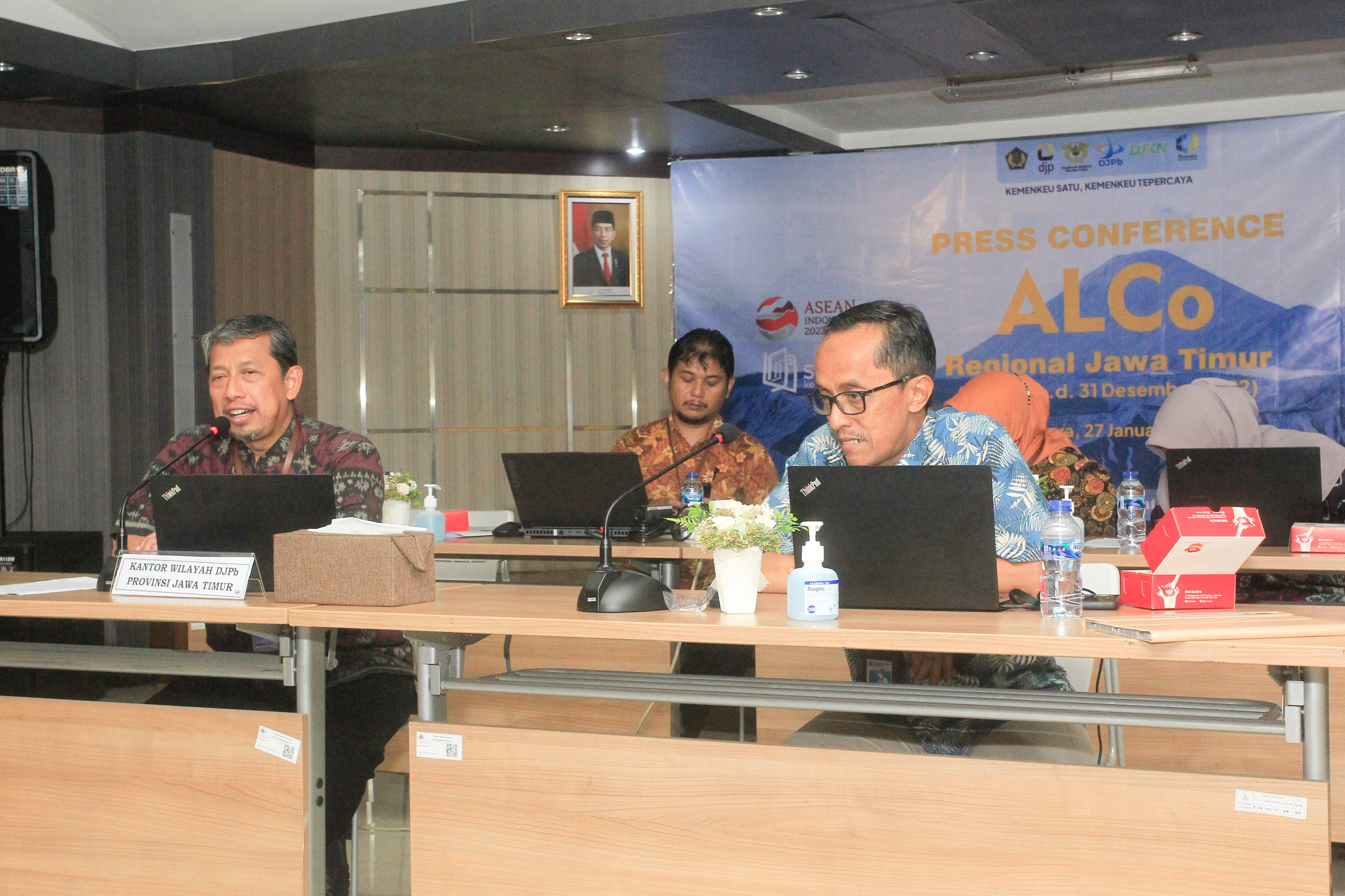 Kepala Kanwil DJPb Jatim Taukhid saat Konferensi Pers Alco Regional Jawa Timur di Gedung Keuangan Negara (GKN) Surabaya I, Jum'at (27/1/2023). SP/Ariandi