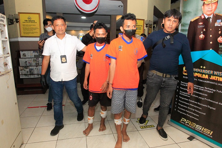 Kedua pelaku dihadirkan saat rilis. SP/Ariandi