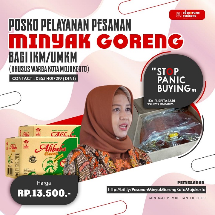Posko pelayanan pesanan minyak goreng murah Rp .13.500 untuk IKM/UMKM khusus warga Kota Mojokerto di Kantor Diskopukmperindag dengan minimal pembelian 18 liter. SP/Dwi AS