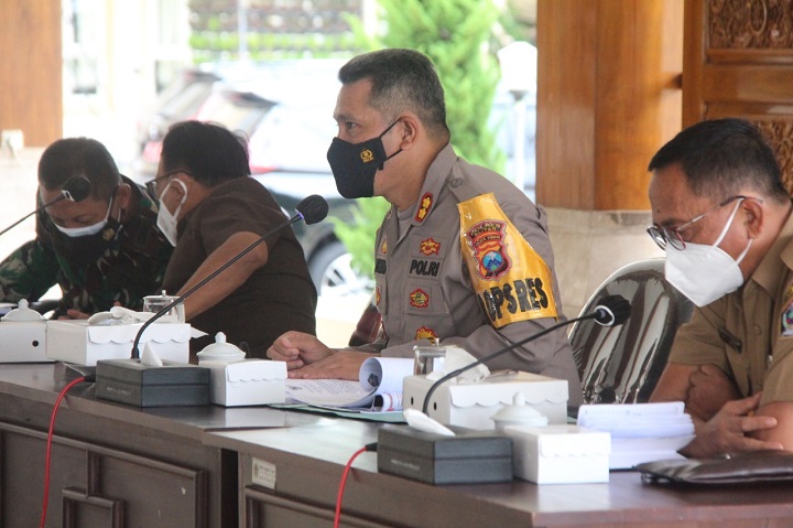 Gelar rapat Program PPKM berbasis Mikro oleh Bupati Blitar dan Forkopimda Kab Blitar. SP/Les