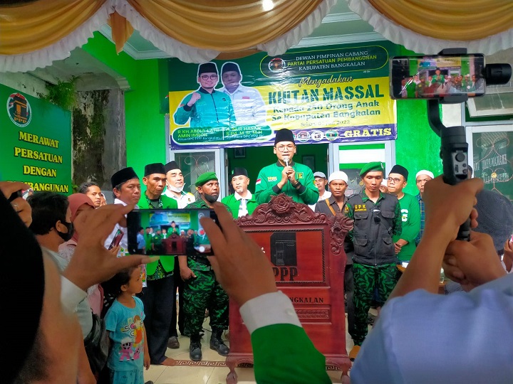 Ketua DPC PPP saat memberikan sambutan dalam kegiatan khitan massal