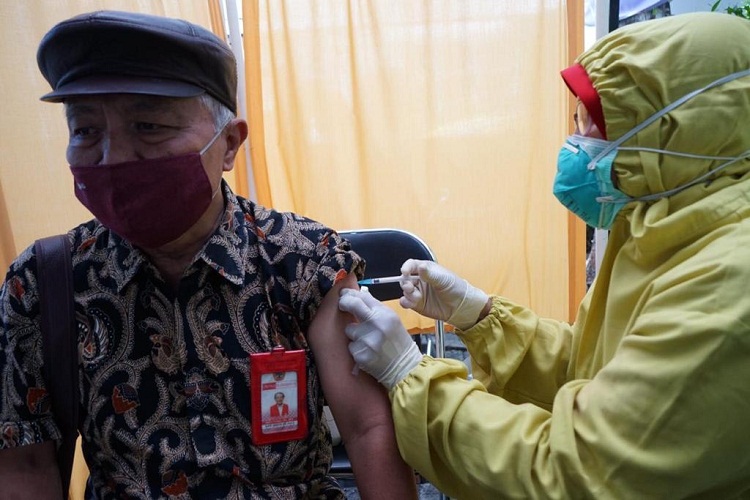 Universitas 17 Agustus 1945 (Untag)  melakukan vaksinasi tahap pertama pada beberapa Dosen dan Karyawan. SP/ Mbi