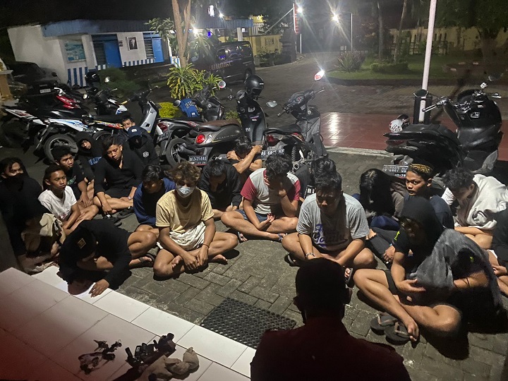 Para remaja yang diamankan polisi. SP/Lestariono