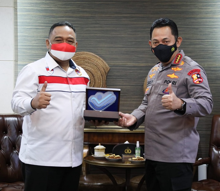 Kapolri Jenderal Listyo Sigit Prabowo audiensi dengan Kepala Badan Perlindungan Pekerja Migran Indonesia (BP2MI) Benny Rhamdani di Mabes Polri. SP/Her