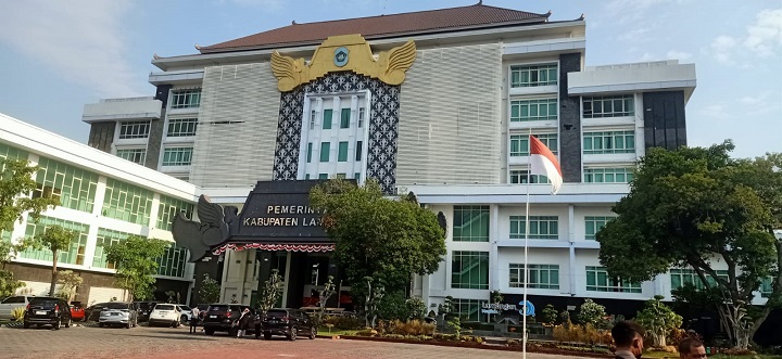 Di gedung ini informasinya KPK menggeledah salah satu ruangan Pengadaan Barang dan Jasa di Lantai 4. SP/MUHAJIRIN