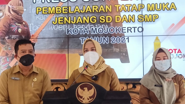 Jumpa pers terkait Pembelajaran Tatap Muka Jenjang SD dan SMP Kota Mojokerto tahun 2021 di Pendopo Rumah Rakyat, Senin (22/2/2021) sore. SP/Dwy Agus Susanti