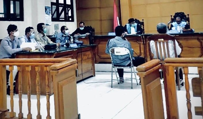 Nasih Somo saat menjalani persidangan di Pengadilan Tata Usaha Negara Surabaya. SP/Budi