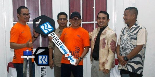 Wawali Mas Adi beserta staf BRI saat Undian Simpedes BRI di Pasuruan