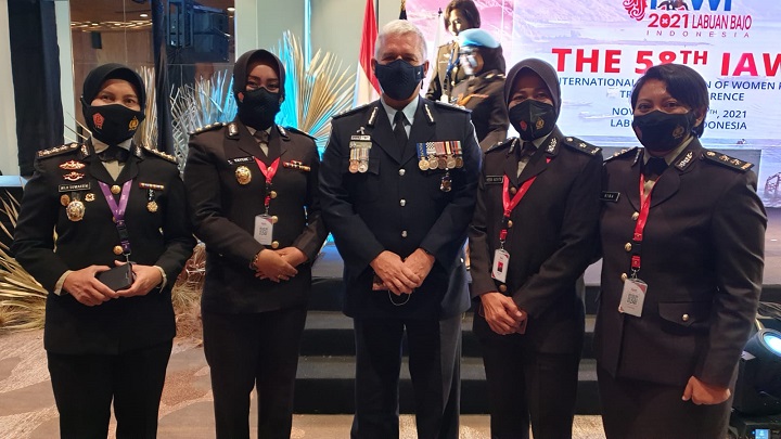 Perwakilan dari Polwan Polda Jatim yang mengikuti IAWP di NTT. SP/Her