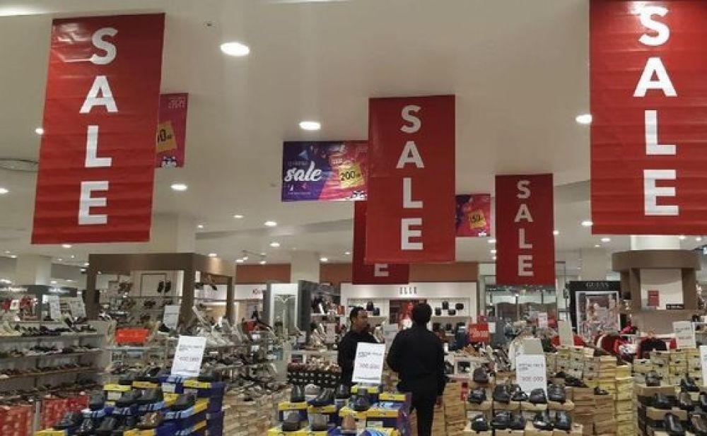 Pemkab Tangerang menutup AEON Mall, BSD, setelah dua karyawan positif virus corona. Ilustrasi. SP/ CNN