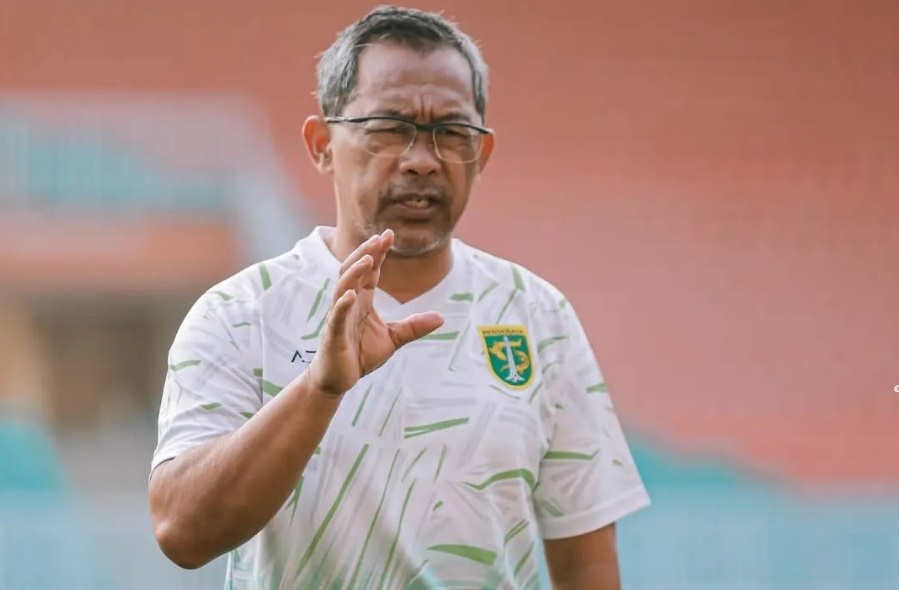 Pelatih Persebaya Aji Santoso.