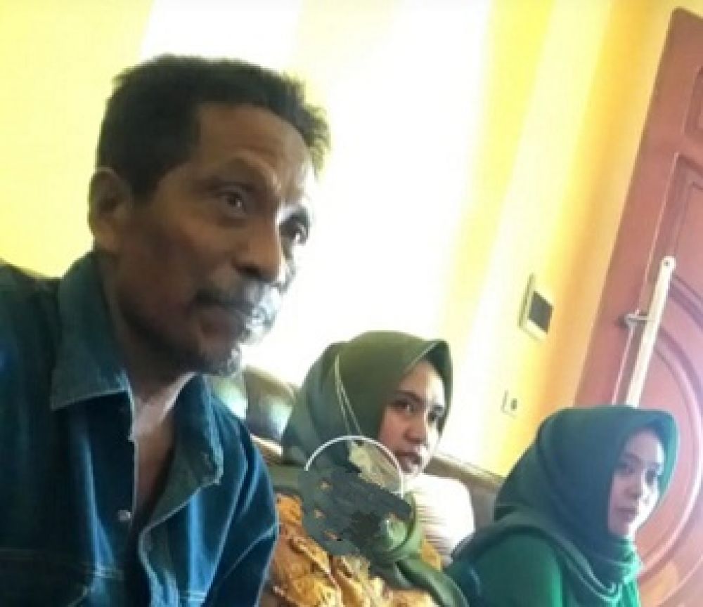 Keluarga dari  terduga pelaku Amari.