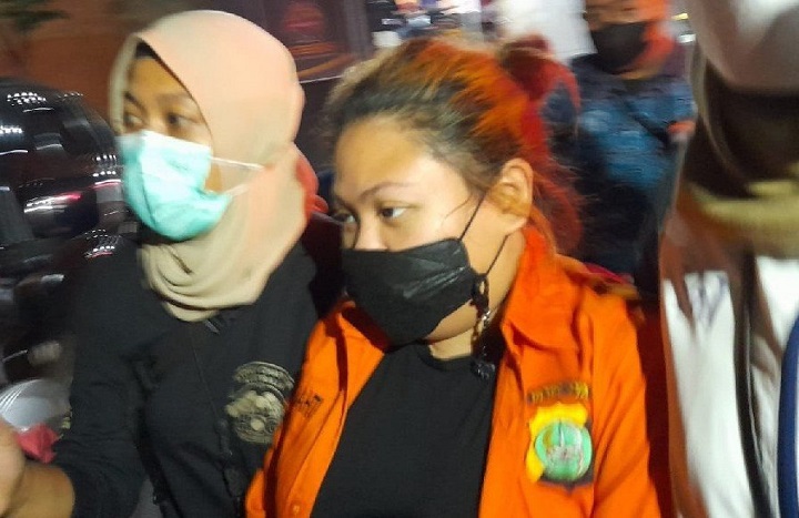 Anak Nia Daniaty, Olivia Nathania resmi ditahan usai ditetapkan sebagai tersangka kasus penipuan perekrutan CPNS, Kamis (11/11).