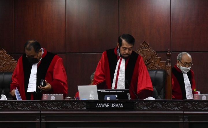 Ketua MK Anwar Usman, bersama 8 hakim lainnya, Selasa (31/1/2023), menolak permohonan judicial review terkait pernikahan beda agama.