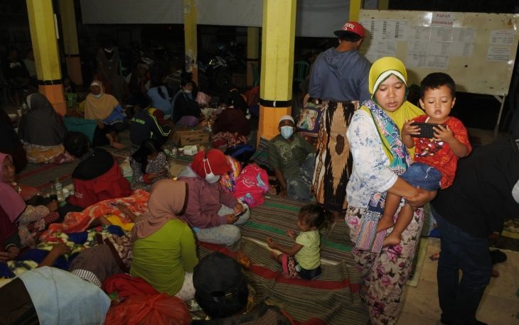 Beberapa korban erupsi gunung Semeru mulai mengeluhkan ISPA dan mata merah.