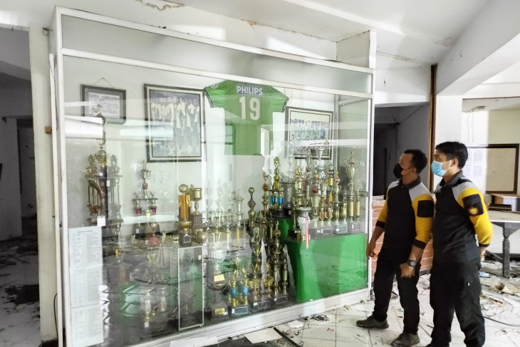Piala dan artefak di Wisma Karanggayam berencana dipindah ke Stadion Gelora 10 November. SP/ANT/Humas Pemkot Surabaya