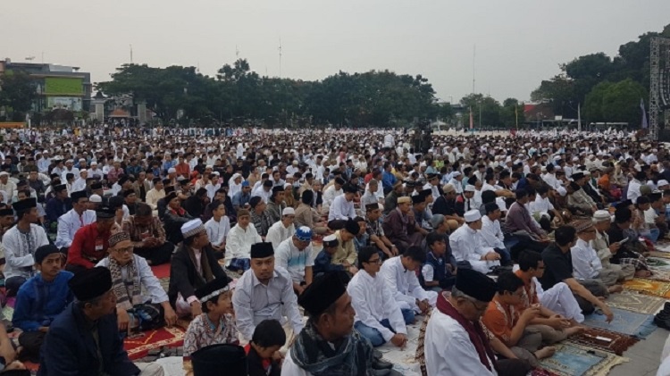 Para jamaah shalat id di Lapangan Merdeka, Sukabumi. SP/ SKB