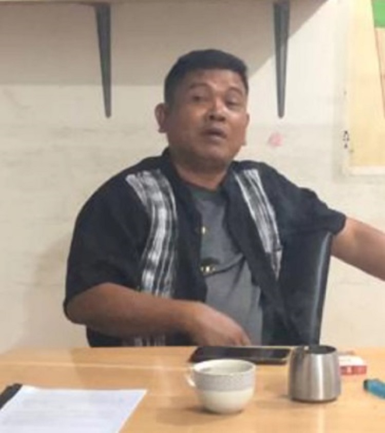 Kepala Desa Mulyajaya, Kecamatan Kutawaluya, Karawang, Endang Macam Kumbang. SP/ KRW