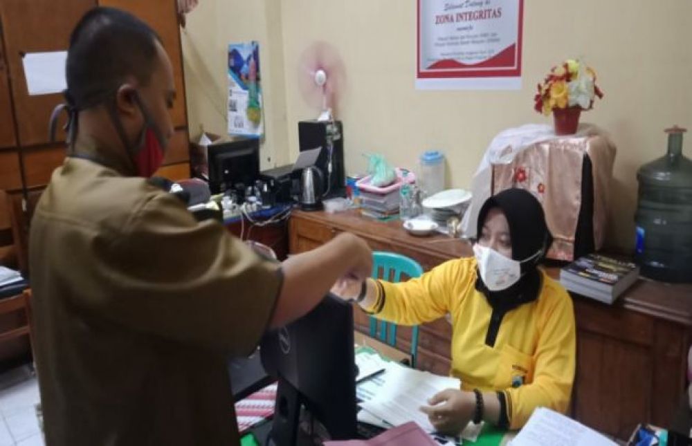 Kuasa hukum korban saat melapor ke polisi. SP/Lim