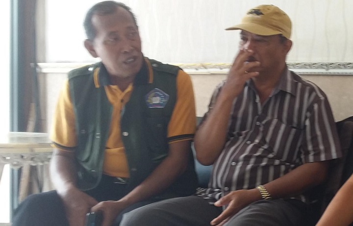 Moh. Ali, pegiat sosial saat di wawancarai reporter Surabaya pagi Sumenep, prihal maraknya perselingkuhan ASN di Kab. Sumenep. SP/Ainur Rahman