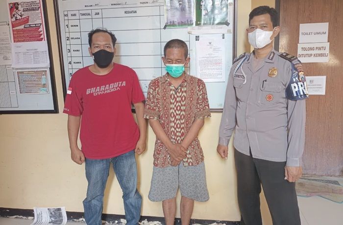 Agus Priyanto (tengah) saat diamankan polisi.