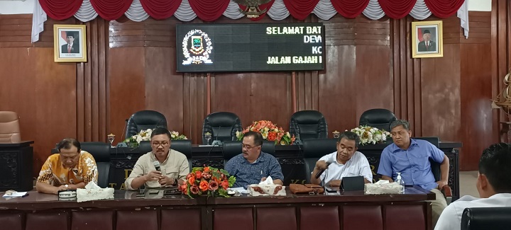 Komisi II DPRD Kota Mojokerto saat hearing dengan PDAM Maja Tirta, Rabu (31/5/2023). 