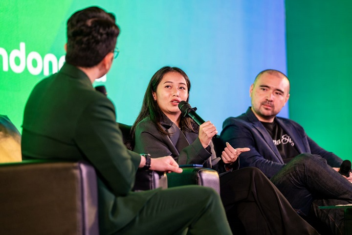 Charina Prinandita, CMO & Co-Founder Eatlah dan Chef Andry Susanto, Executive Chef & Co-Founder Oma Elly berbagi strategi bisnis menggunakan omnichannel dalam acara Temu Akbar GrabMerchant 2023 di Gedung Smesco, Jakarta.