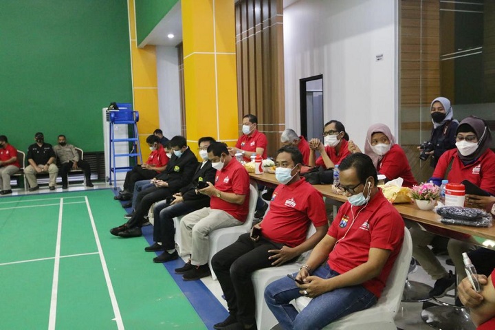 Polda Jatim gelar Ngopi Bareng Media (Piramida) yang dikemas dalam turnamen bulu tangkis antar media, piala Kapolda Jatim. SP/Her