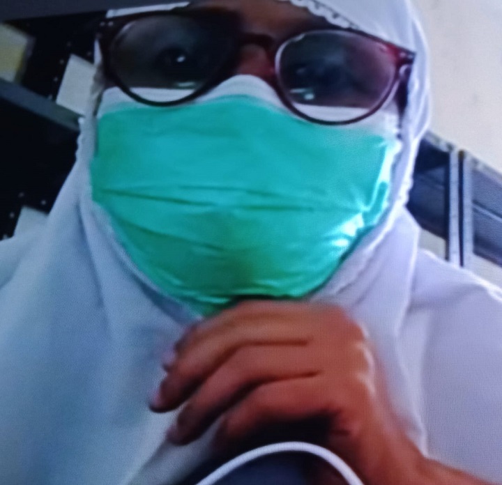 Terdakwa Firdaus Fairus, penyiksa ART nya, menjalani sidang di ruang Candra PN.Surabaya, secara online Rabu (18/08/2021). SP/Budi Mulyono