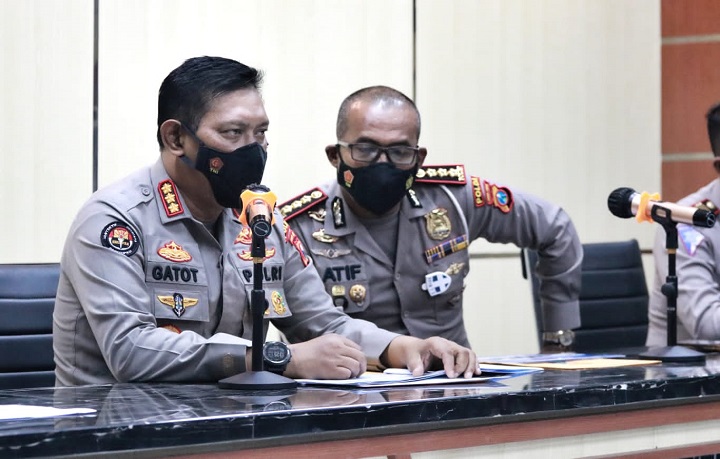 Kabid Humas Polda Jatim, Kombes Pol Gatot Repli Handoko saat memberikan keterangan kepada wartawan. SP/Her