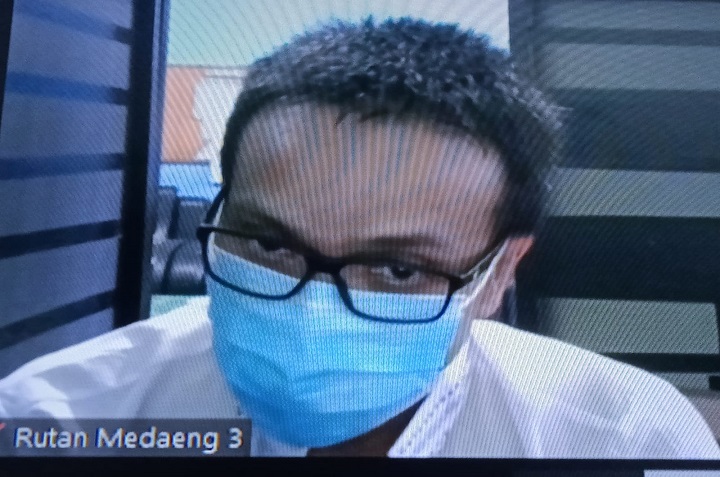 Terdakwa Deny Setiyawan,ST, menjalani sidang dengan agenda pembacaan putusan hakim, di ruang Candra PN.Surabaya, secara online.Kamis (03/02/2022). SP/Budi Mulyono