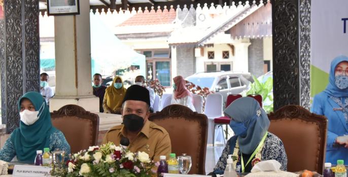 Wabup Gus Mujib bersama Ninis ketua Tim Penilai provinsi Jawa timur