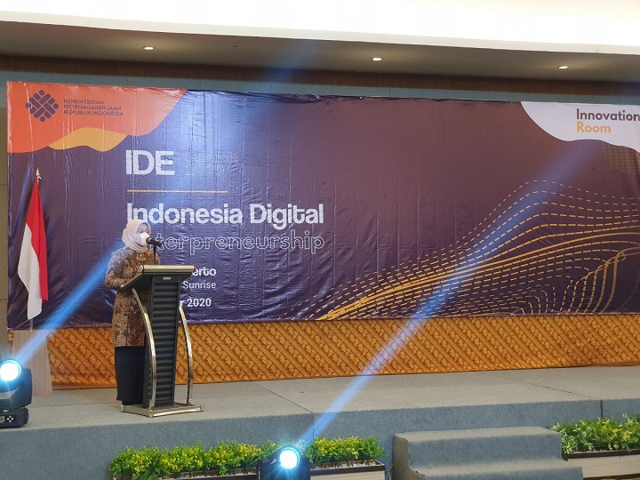 Menteri Ketenagakerjaan, Ida Fauziyah saat menghadiri acara Indonesia Digital Entrepreneurship Summit di Hall Hotel Ayola, Kota Mojokerto, Jumat (23/10) sore. SP/Dwy