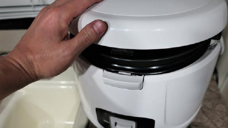 Program pemberian rice cooker gratis.