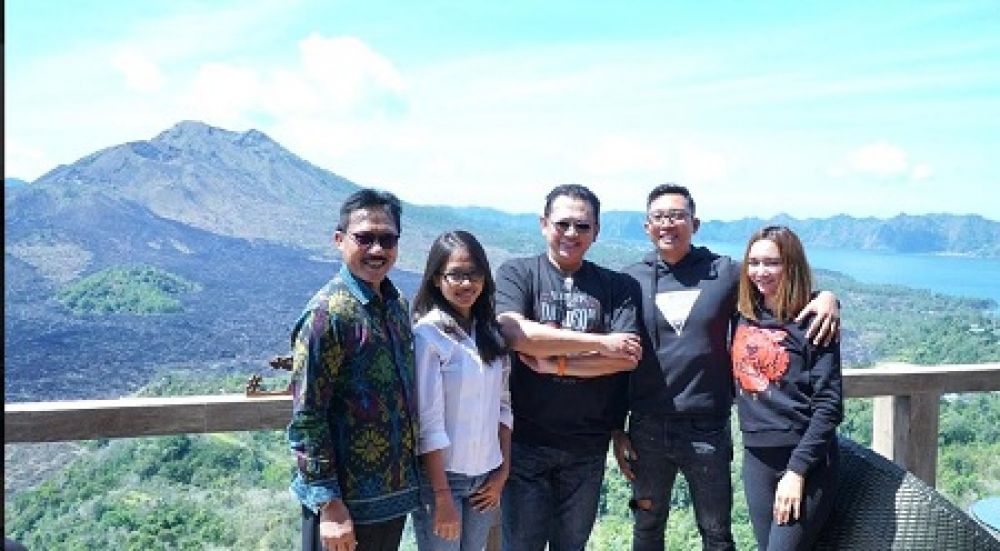 Ketua MPR RI Bambang Soesatyo memotret langsung kondisi lapangan, khususnya sektor pariwisata kuliner ditengah Covid-19. SP/ Dudung