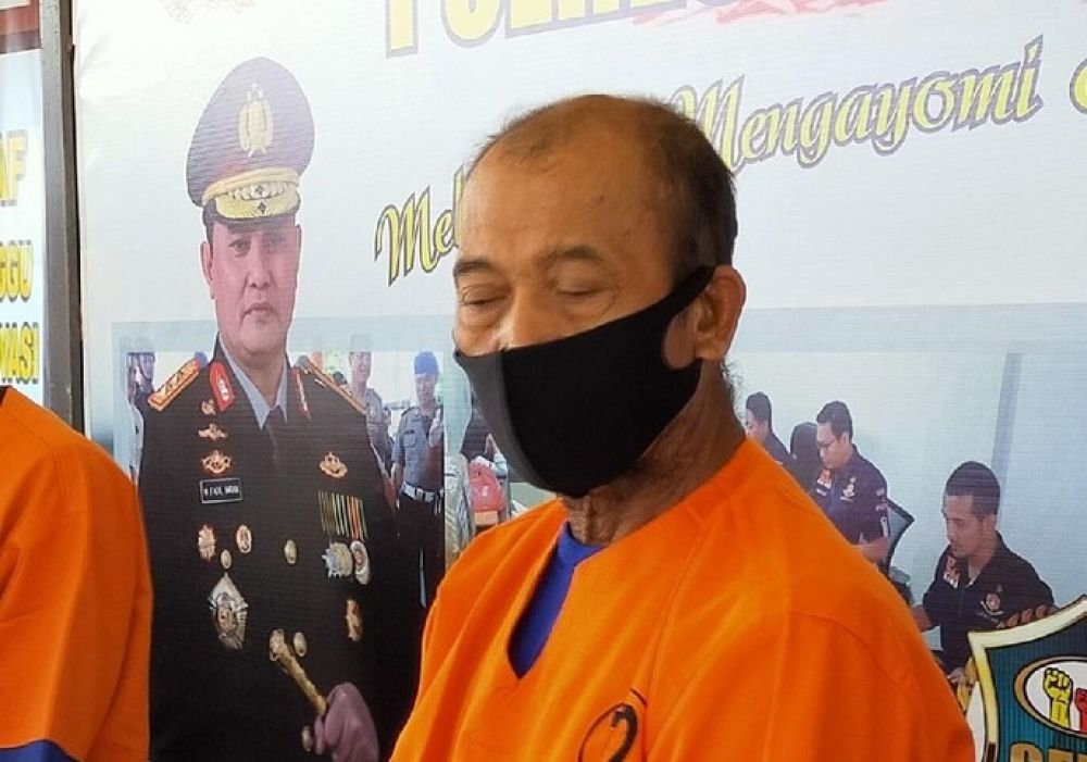 Lansia yang menghamili anak tiri,SW (61). SP/ DECOM