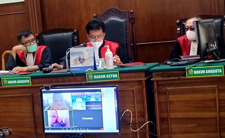 Terdakwa Christofer Vernando Valentino, menjalani sidang agenda putusan hakim, di ruang Kartika 2 PN.Surabaya, Rabu (18/01/2023). SP/Budi Mulyono