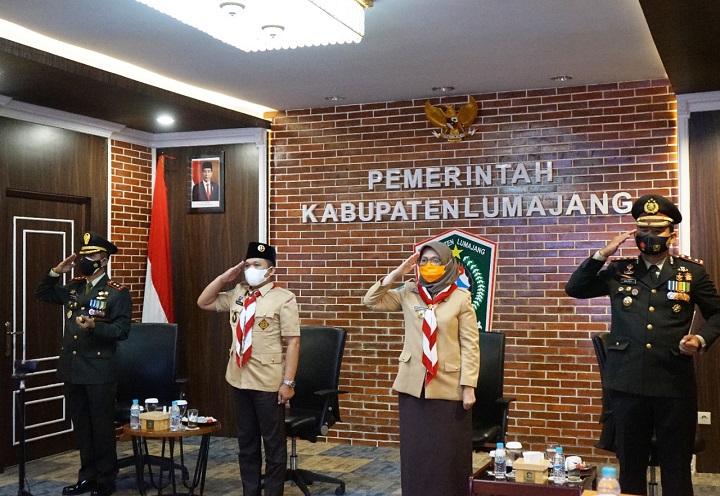 Bupati dan wakil bupati Lumajang saat mengikuti upacara secara virtual. SP/Lim